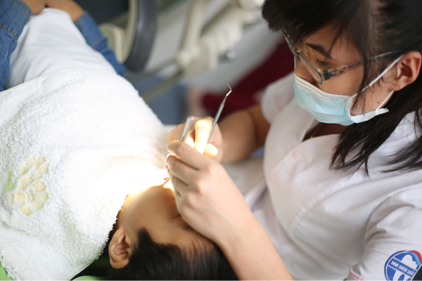 khám và tư vấn răng