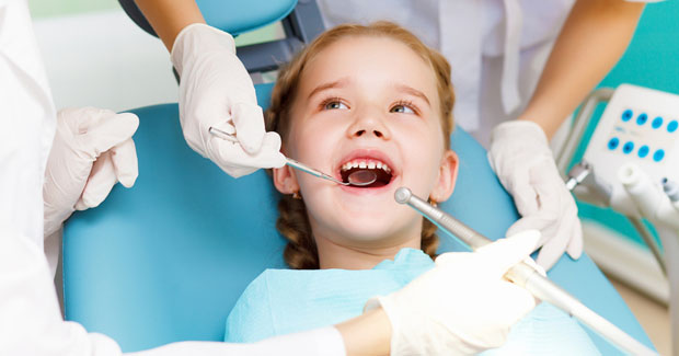 Nếu kịp thời phát hiện, bác sĩ sẽ tư vấn ngay phương án nắn chỉnh răng